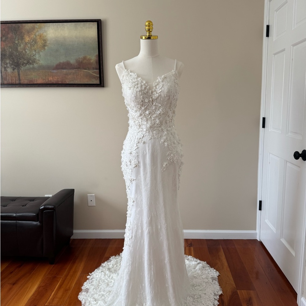 Elegant White Lace Wedding Dress